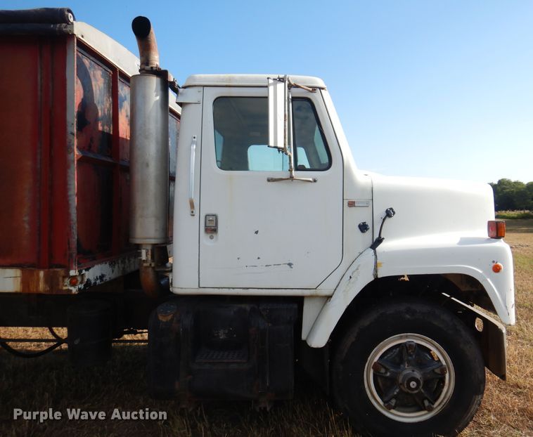 image for item KI9324 1979 International F2275  grain truck