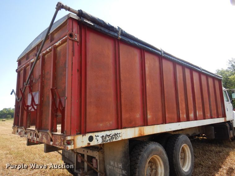 image for item KI9324 1979 International F2275  grain truck