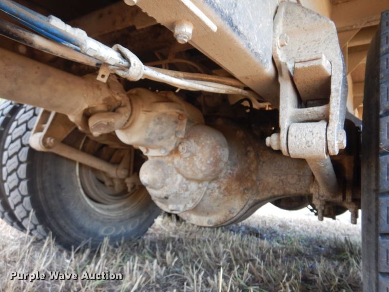 image for item KI9324 1979 International F2275  grain truck