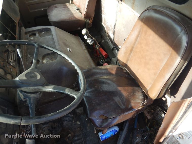 image for item KI9324 1979 International F2275  grain truck