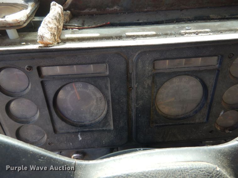 image for item KI9324 1979 International F2275  grain truck