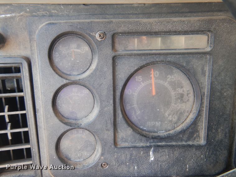 image for item KI9324 1979 International F2275  grain truck