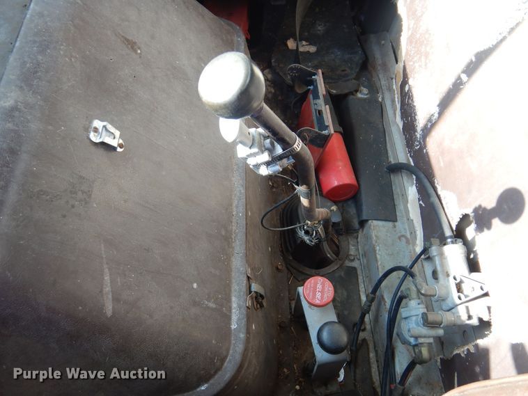 image for item KI9324 1979 International F2275  grain truck