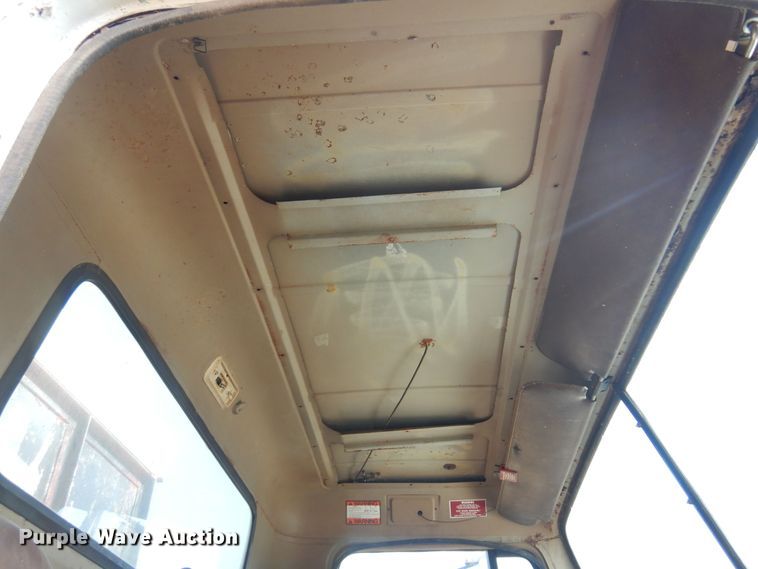 image for item KI9324 1979 International F2275  grain truck