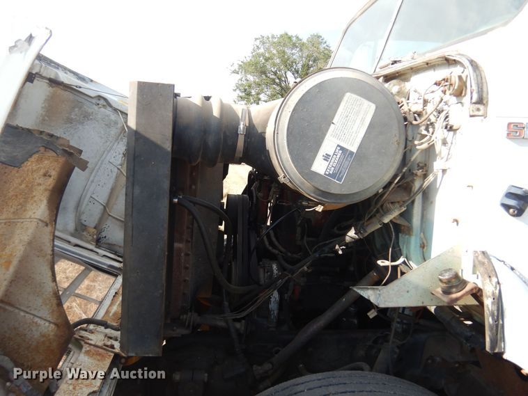 image for item KI9324 1979 International F2275  grain truck