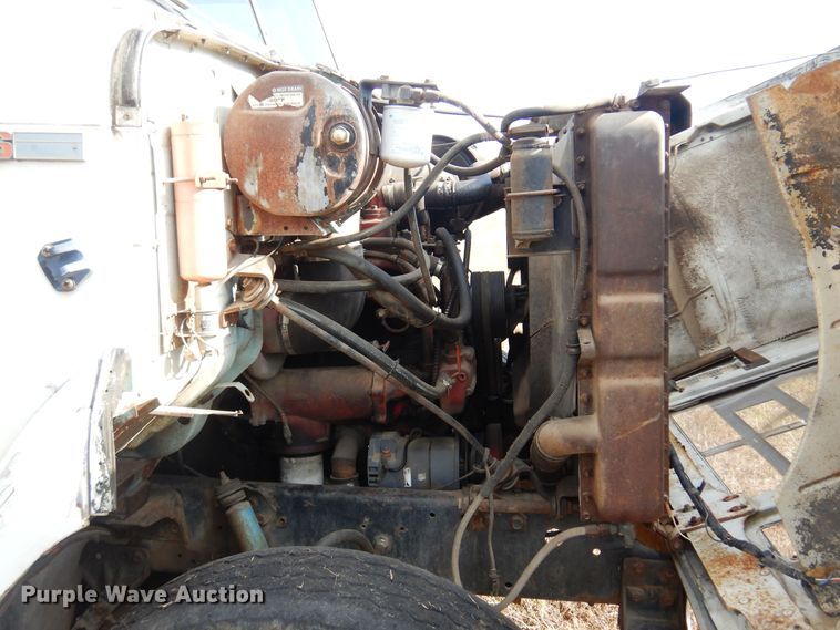 image for item KI9324 1979 International F2275  grain truck