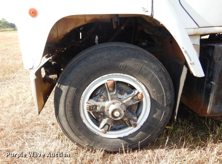 image for item KI9324 1979 International F2275  grain truck