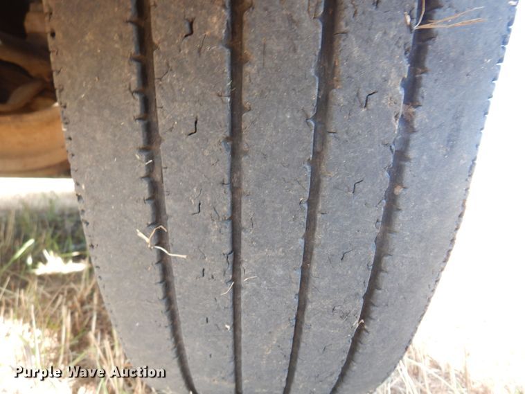 image for item KI9324 1979 International F2275  grain truck