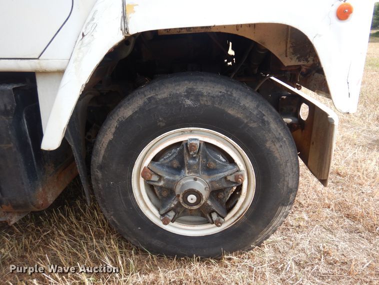 image for item KI9324 1979 International F2275  grain truck