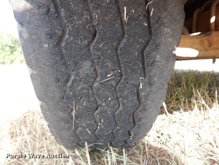 image for item KI9324 1979 International F2275  grain truck