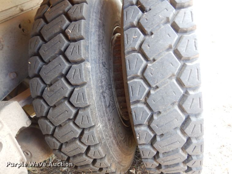 image for item KI9324 1979 International F2275  grain truck