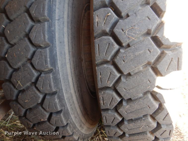 image for item KI9324 1979 International F2275  grain truck