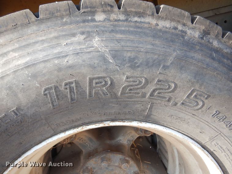 image for item KI9324 1979 International F2275  grain truck