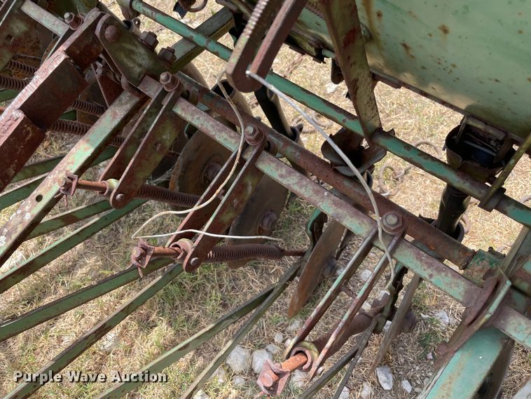 image for item KJ9700 John Deere FB B  grain drill