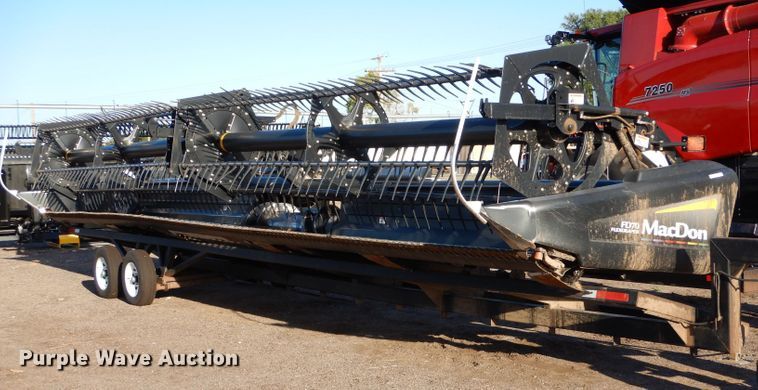 image for item LB9823 2011 MacDon FD70  flex draper head