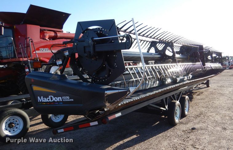 image for item LB9823 2011 MacDon FD70  flex draper head