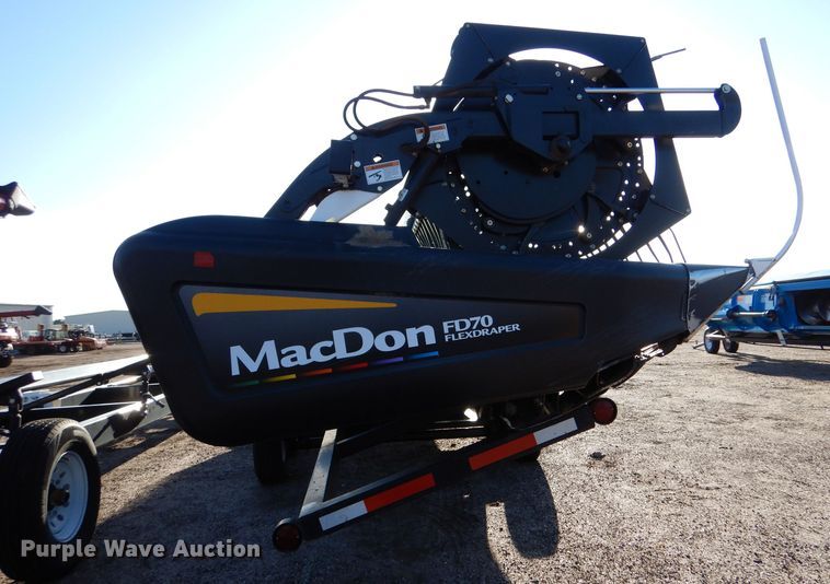 image for item LB9823 2011 MacDon FD70  flex draper head