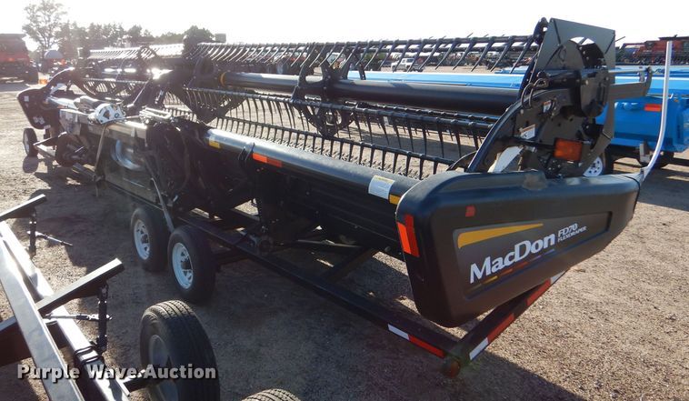 image for item LB9823 2011 MacDon FD70  flex draper head