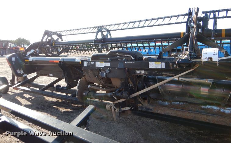 image for item LB9823 2011 MacDon FD70  flex draper head