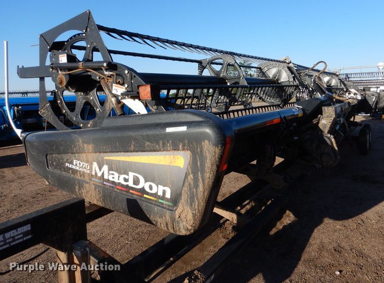 image for item LB9823 2011 MacDon FD70  flex draper head