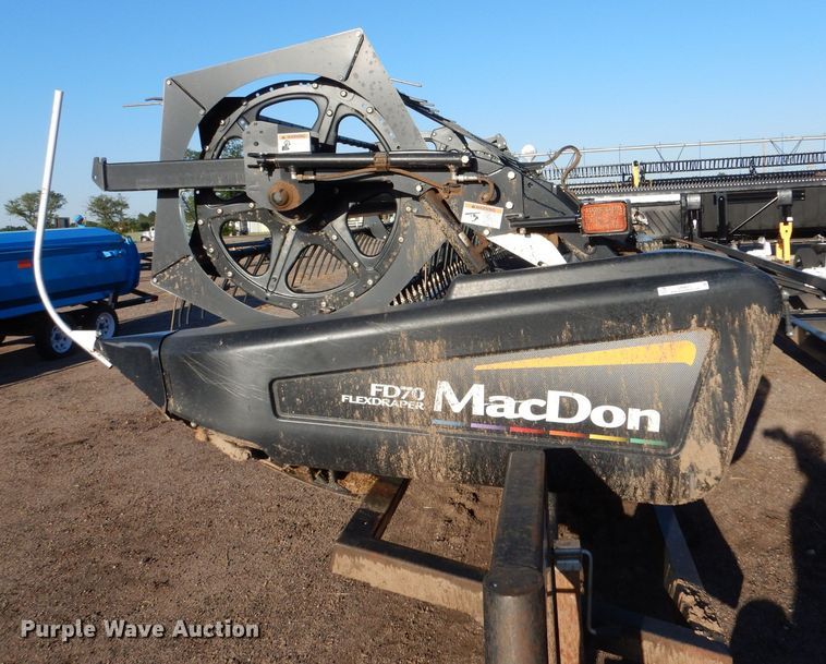 image for item LB9823 2011 MacDon FD70  flex draper head