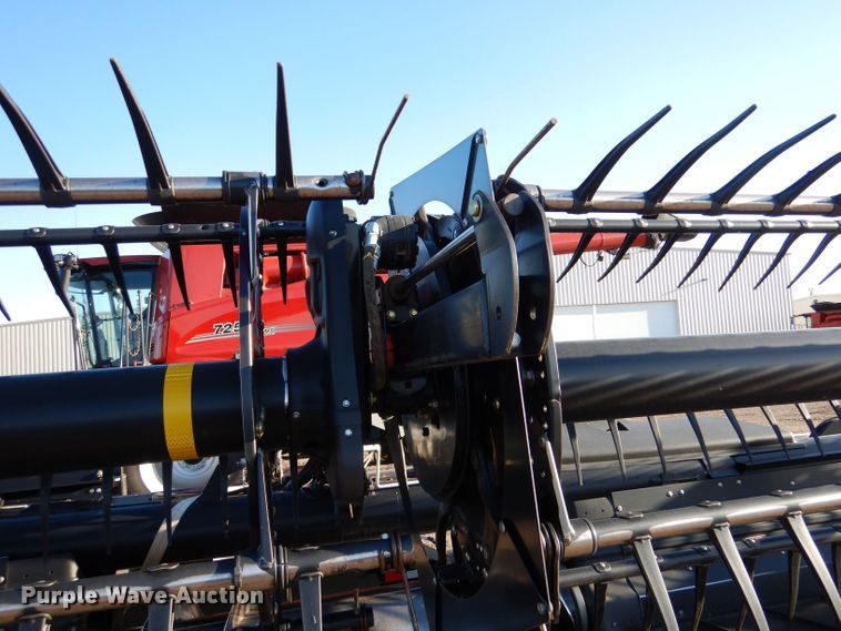 image for item LB9823 2011 MacDon FD70  flex draper head