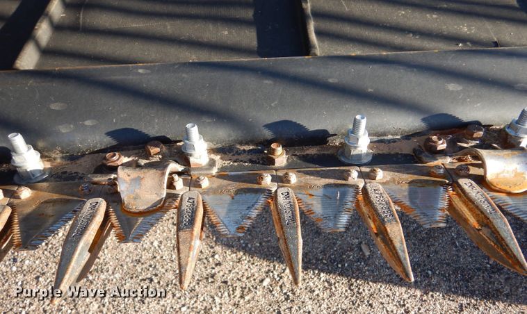 image for item LB9823 2011 MacDon FD70  flex draper head