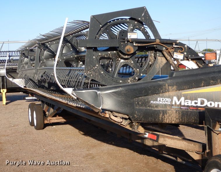 image for item LB9823 2011 MacDon FD70  flex draper head