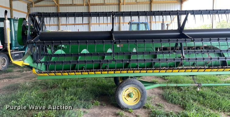 image for item LF9270 2007 John Deere 625F  HydraFlex flex head