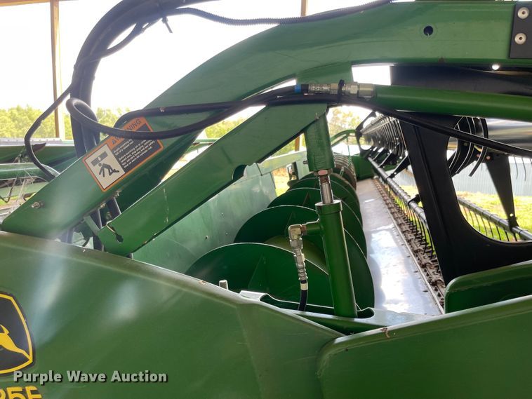 image for item LF9270 2007 John Deere 625F  HydraFlex flex head