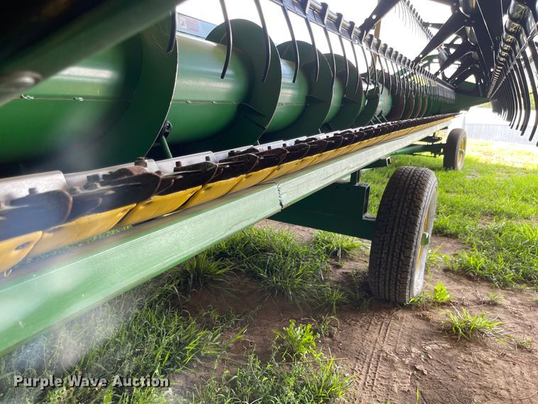 image for item LF9270 2007 John Deere 625F  HydraFlex flex head