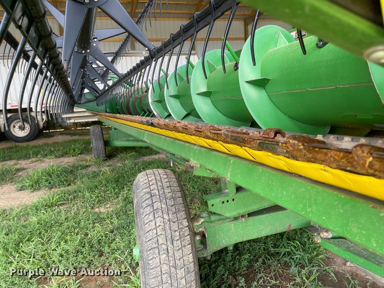 image for item LF9270 2007 John Deere 625F  HydraFlex flex head