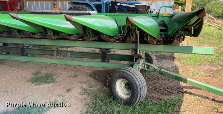 image for item LF9271 1995 John Deere 893  corn head