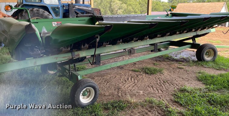 image for item LF9271 1995 John Deere 893  corn head