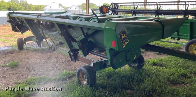 image for item LF9271 1995 John Deere 893  corn head