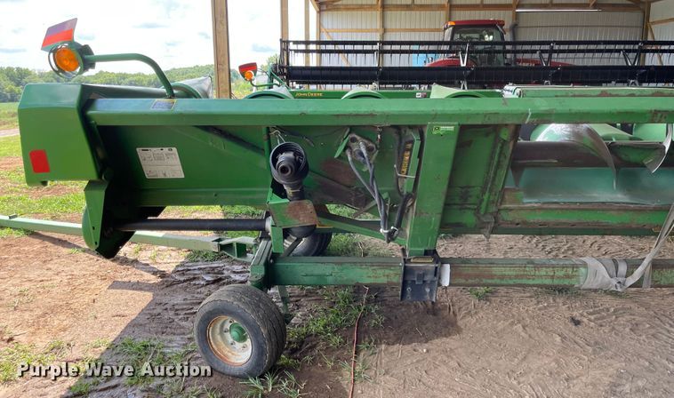 image for item LF9271 1995 John Deere 893  corn head