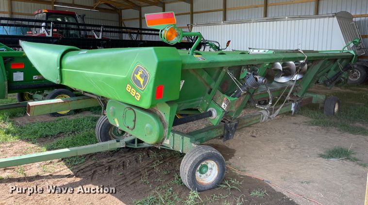 image for item LF9271 1995 John Deere 893  corn head