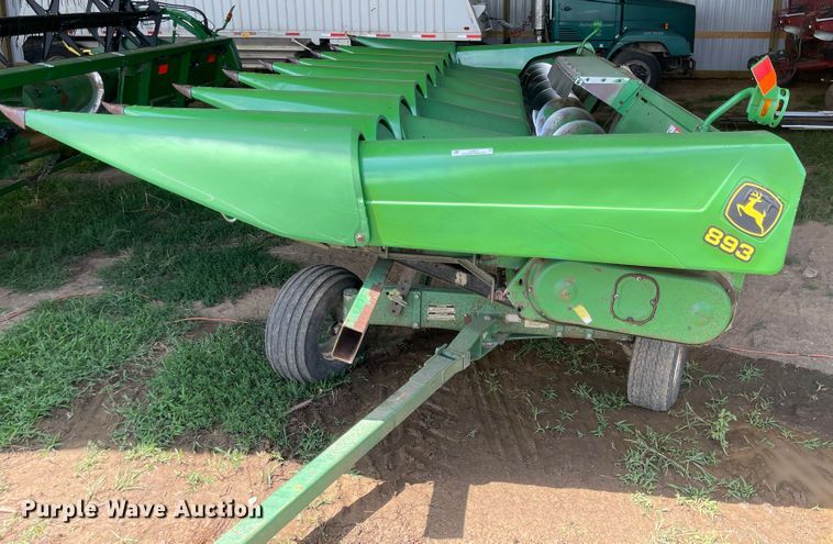 image for item LF9271 1995 John Deere 893  corn head