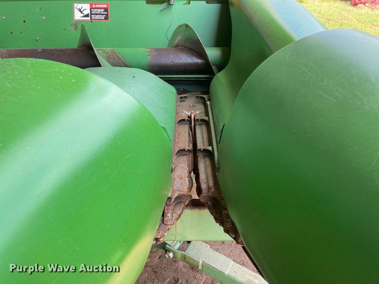 image for item LF9271 1995 John Deere 893  corn head