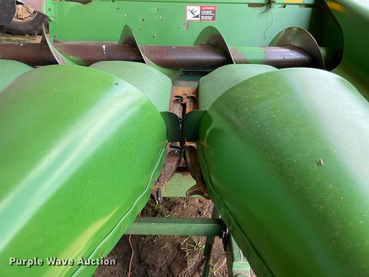 image for item LF9271 1995 John Deere 893  corn head