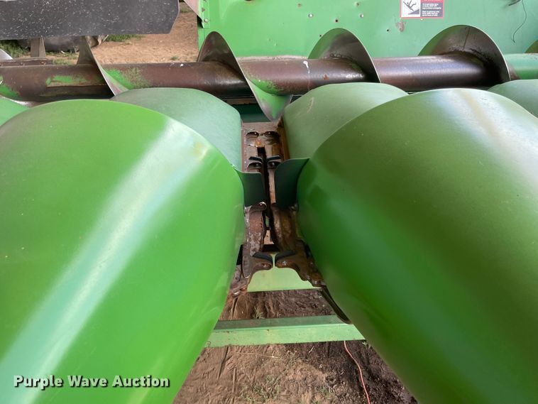 image for item LF9271 1995 John Deere 893  corn head