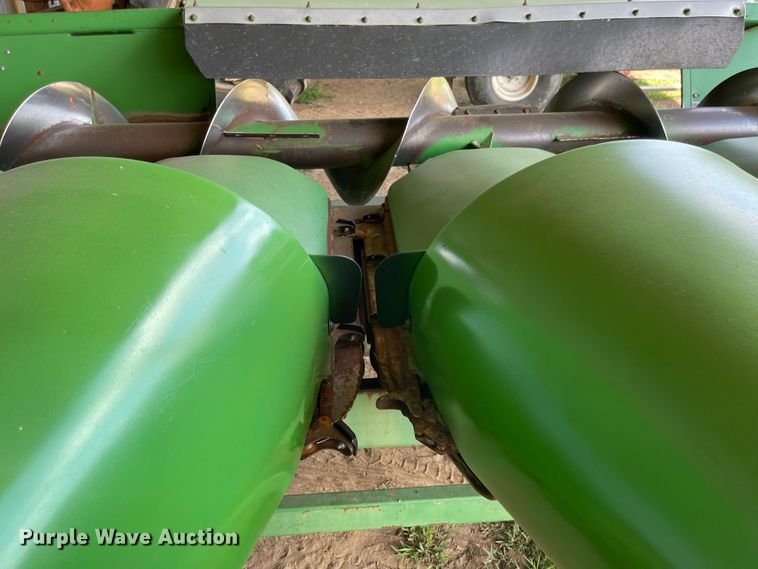 image for item LF9271 1995 John Deere 893  corn head