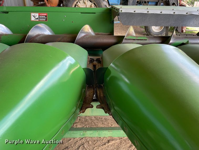 image for item LF9271 1995 John Deere 893  corn head