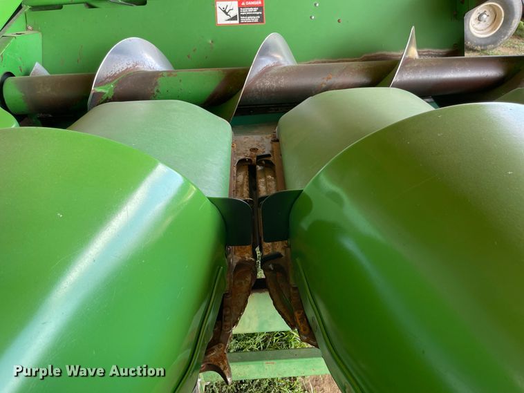 image for item LF9271 1995 John Deere 893  corn head