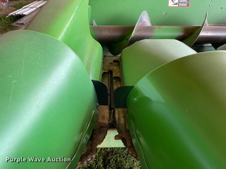 image for item LF9271 1995 John Deere 893  corn head