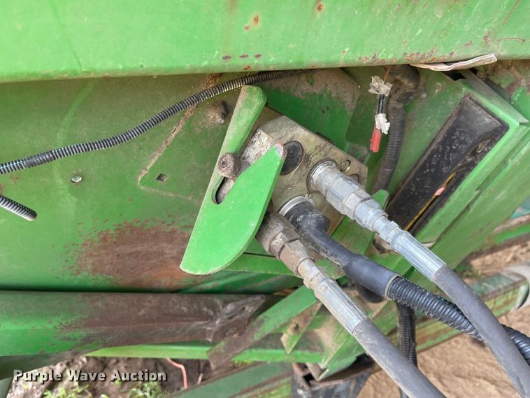 image for item LF9271 1995 John Deere 893  corn head
