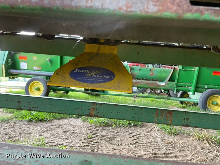 image for item LF9271 1995 John Deere 893  corn head