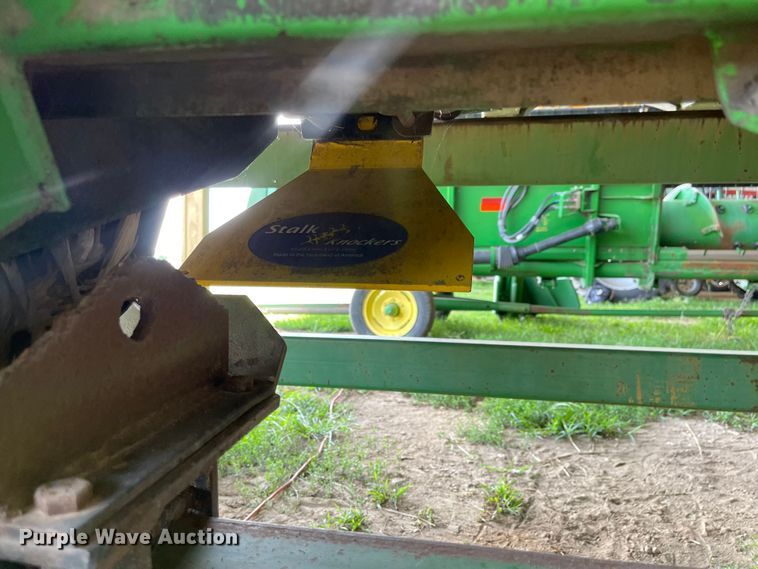 image for item LF9271 1995 John Deere 893  corn head