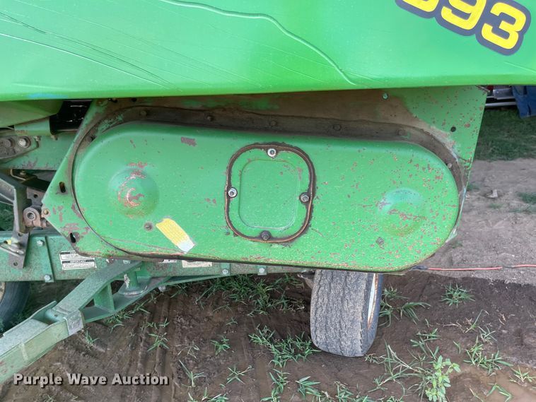 image for item LF9271 1995 John Deere 893  corn head