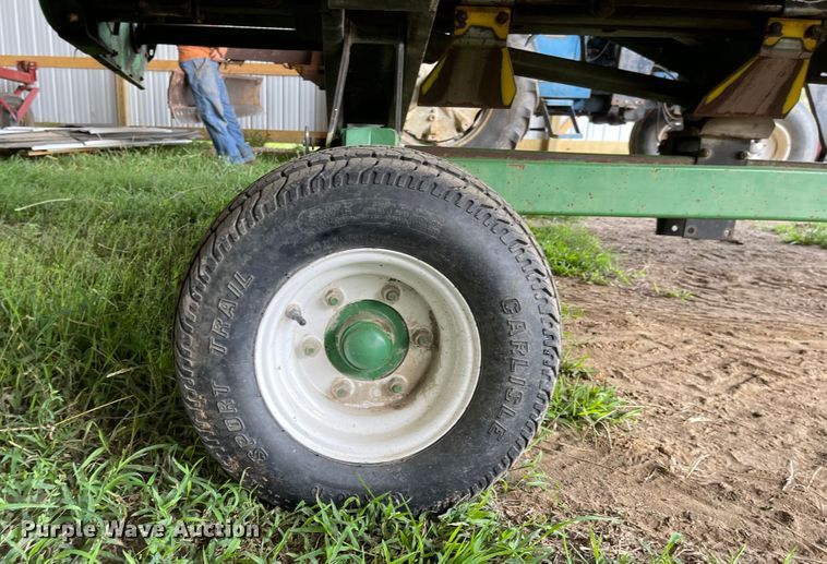 image for item LF9271 1995 John Deere 893  corn head